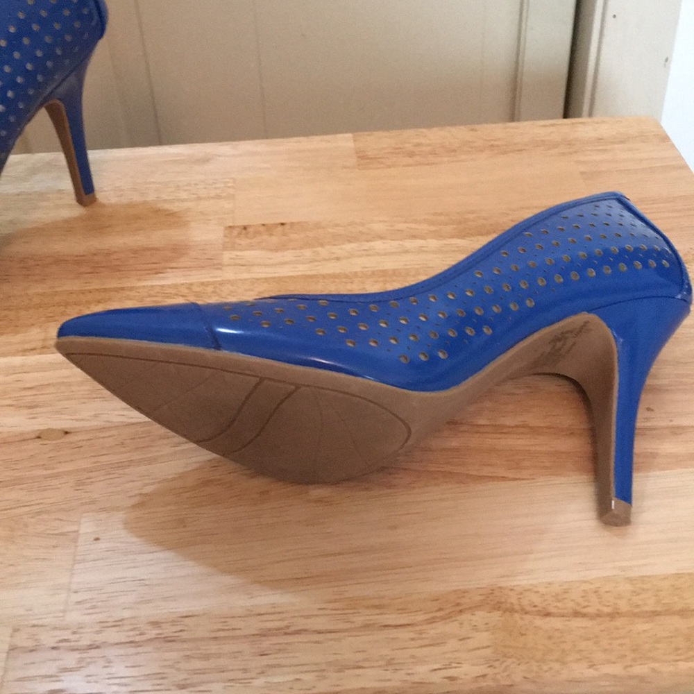 Heels - Picture 2 of 3